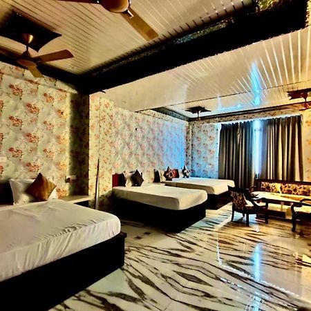 Hotel Vinayak Plaza Варанаси Екстериор снимка