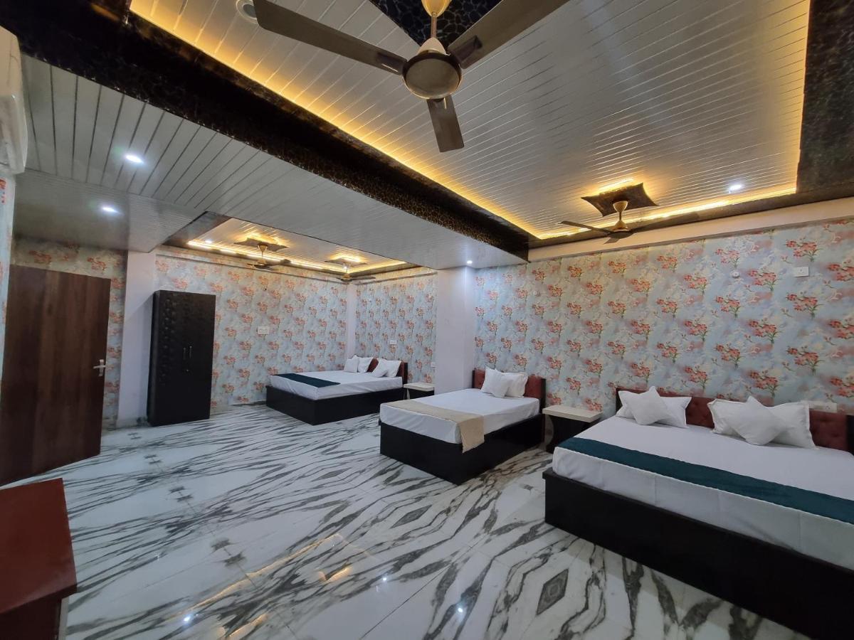 Hotel Vinayak Plaza Варанаси Екстериор снимка
