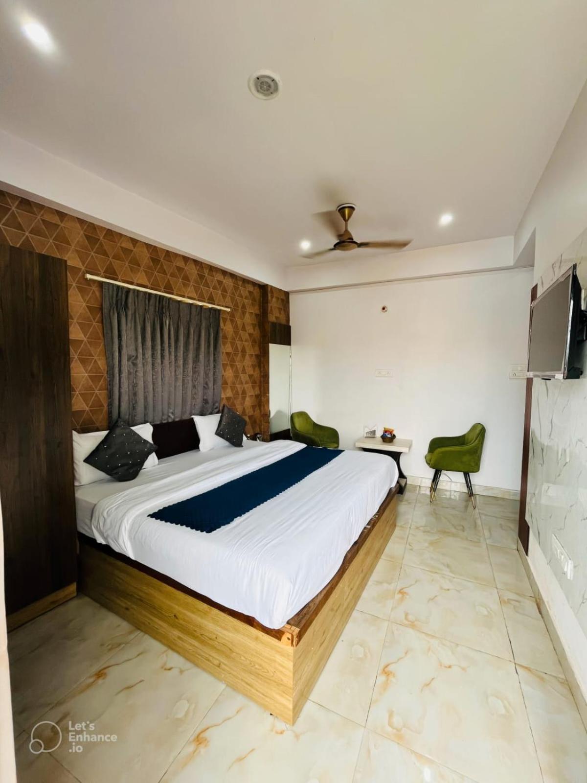 Hotel Vinayak Plaza Варанаси Екстериор снимка