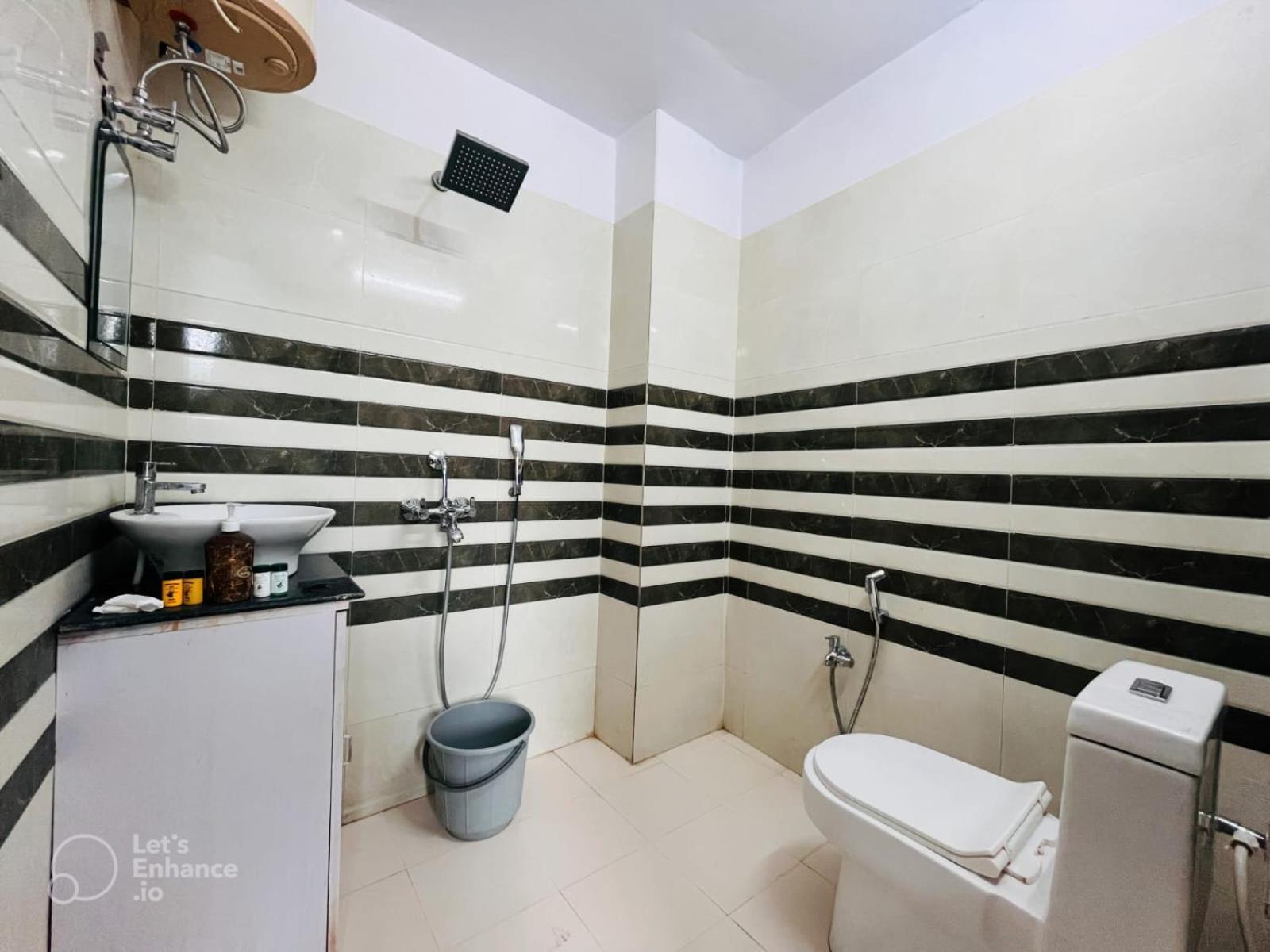 Hotel Vinayak Plaza Варанаси Екстериор снимка